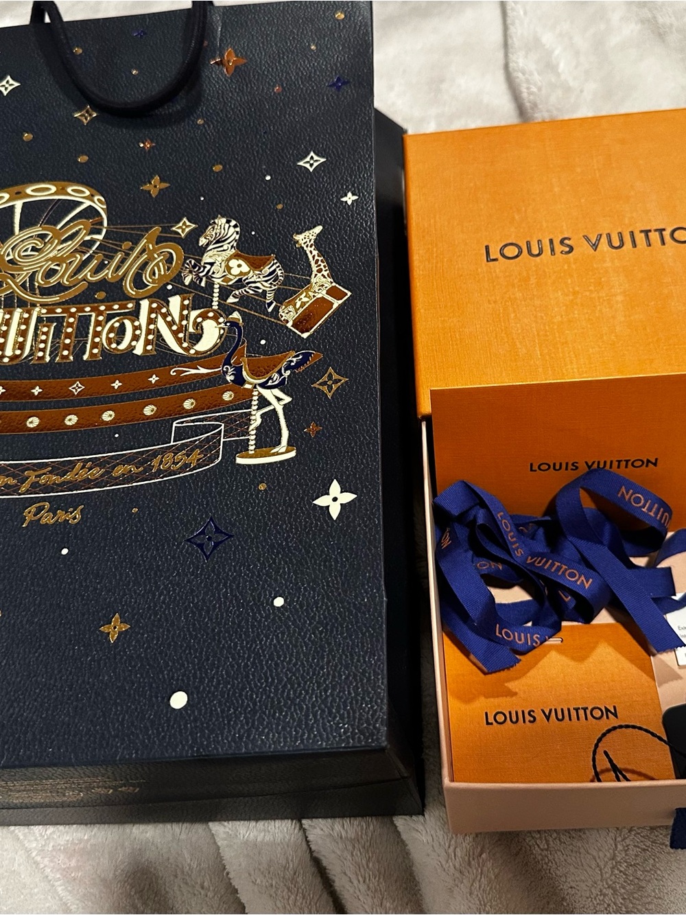 Louis Vuitton l belt box and bag set